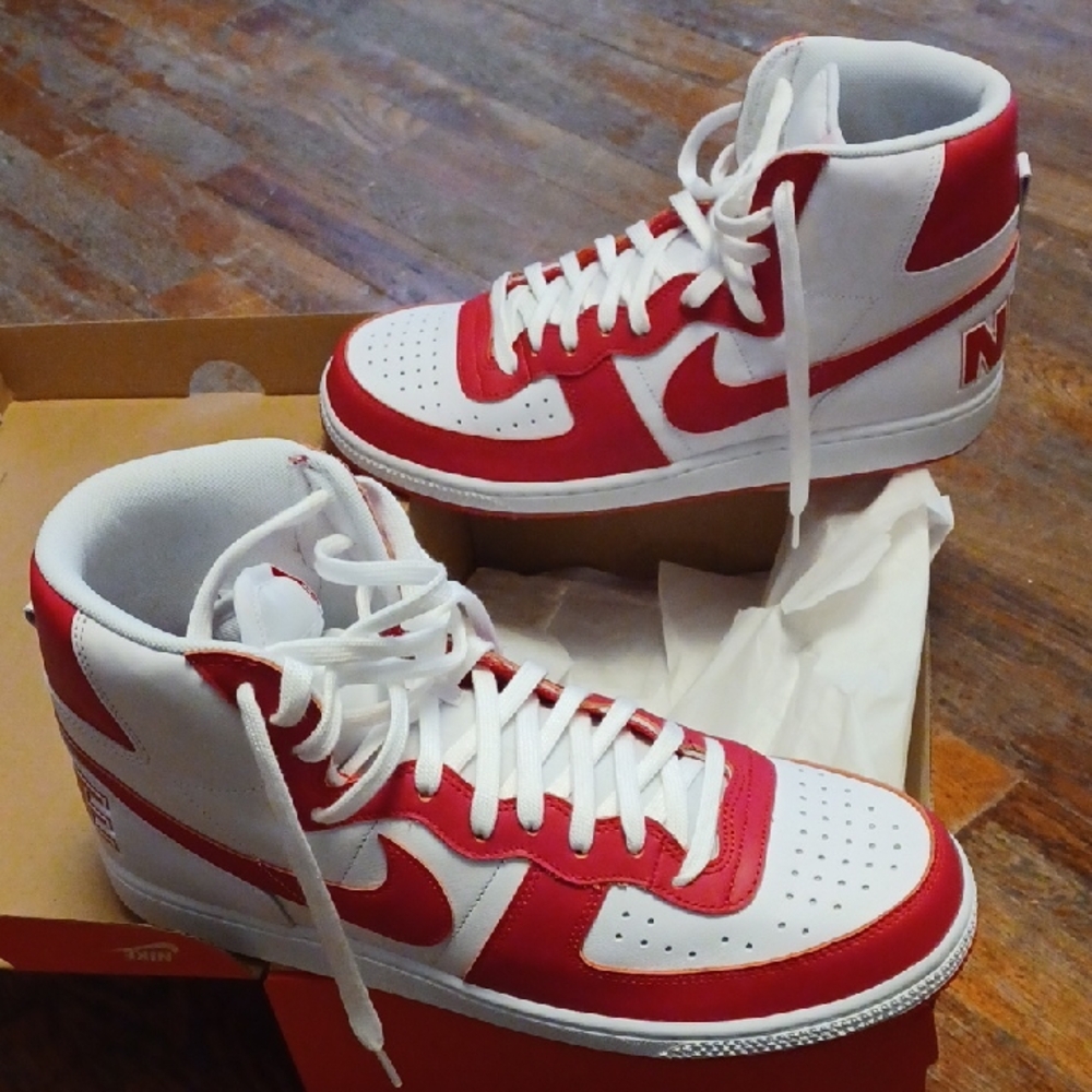 Nike Red and White High-Tops